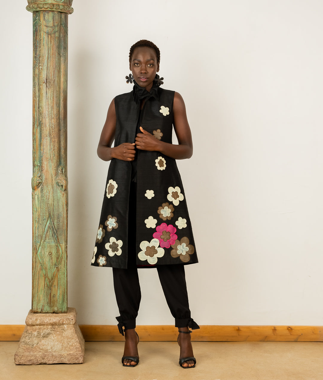 Sleeveless Frill Collar Coat