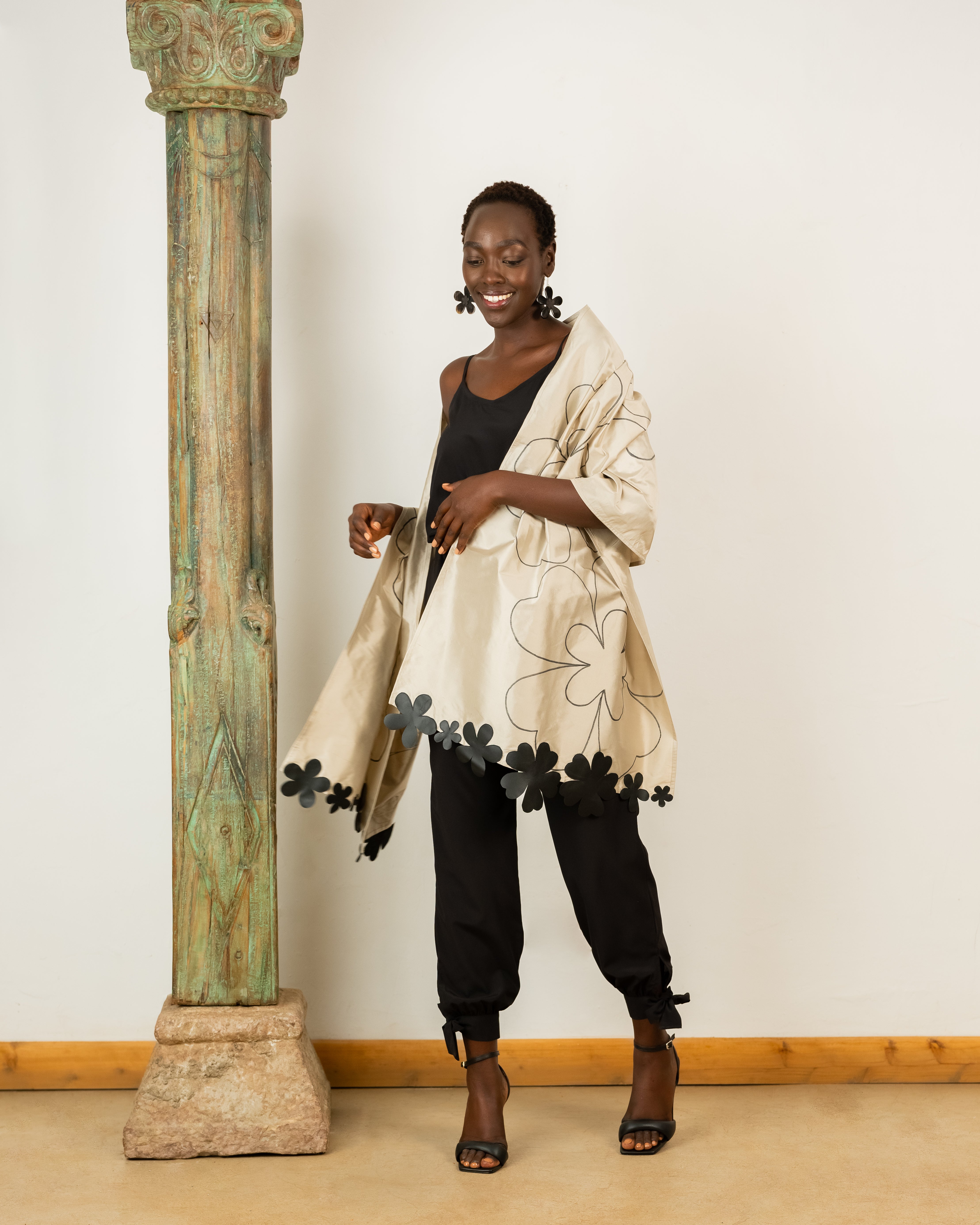 Shawl in Beige Silk with Flower Fringe