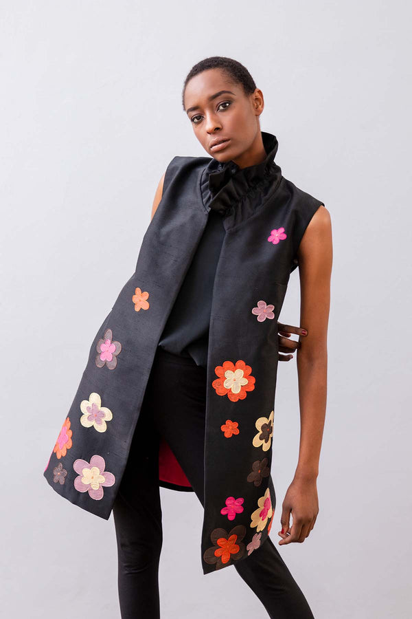 Sleeveless Frill Collar Coat In Black Silk